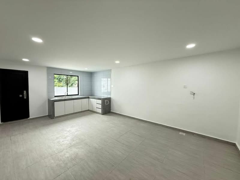 Semi-Detached House for Sale in Taman Bunga Ros (Tebrau) - Cindy Lim - Kitchen - PropertyGuru.com.my