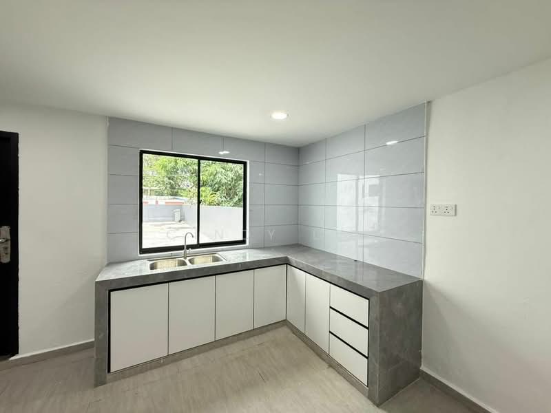 Semi-Detached House for Sale in Taman Bunga Ros (Tebrau) - Cindy Lim - Kitchen - PropertyGuru.com.my