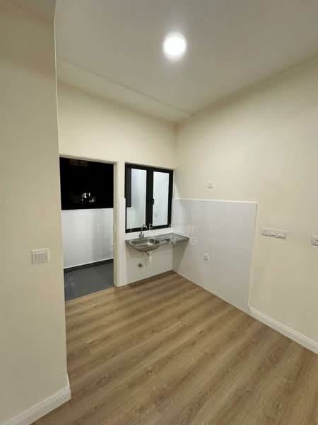 3-storey Terraced House for Sale in Sepang (Selangor) - Tiffany Leong - Kitchen - PropertyGuru.com.my
