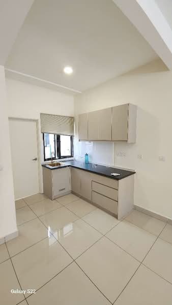 3-storey Terraced House for Sale in Sepang (Selangor) - Tiffany Leong - Kitchen - PropertyGuru.com.my