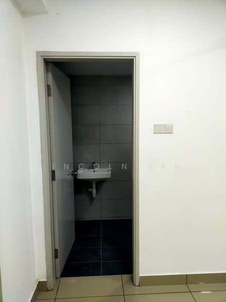 Service Residence for Sale at Residensi Sutera 7 - Lincoln Tan - Bathroom - PropertyGuru.com.my