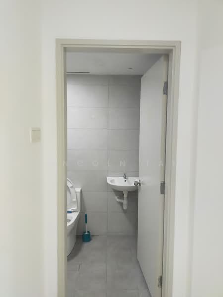 Service Residence for Sale at Residensi Sutera 7 - Lincoln Tan - Bathroom - PropertyGuru.com.my