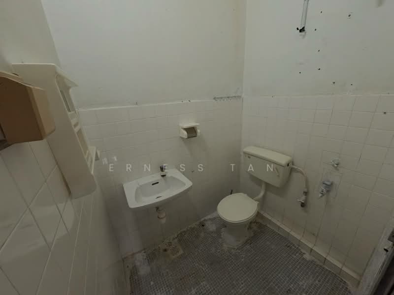 1-storey Terraced House for Sale in Taman Universiti (Skudai) - Erness Tan - Bathroom - PropertyGuru.com.my