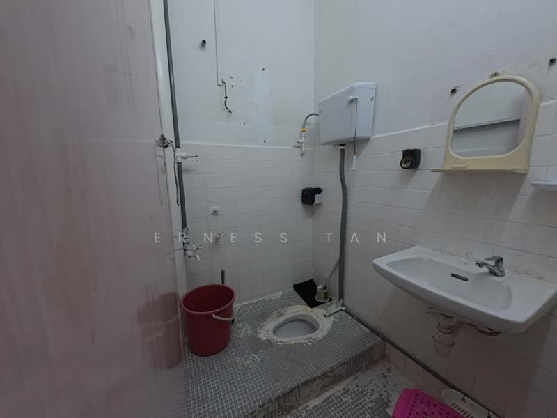 1-storey Terraced House for Sale in Taman Universiti (Skudai) - Erness Tan - Bathroom - PropertyGuru.com.my