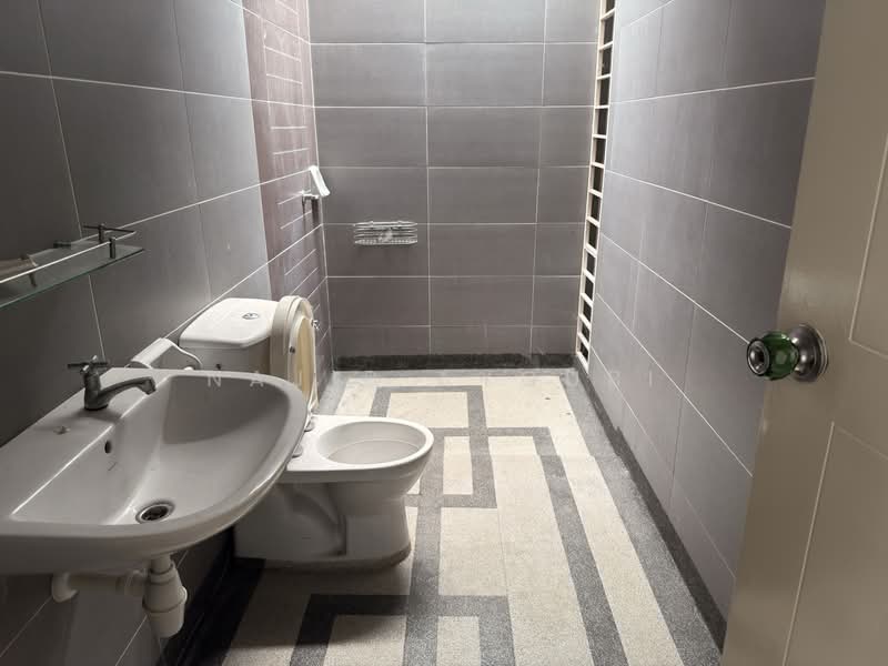 Semi-Detached House for Sale in Shah Alam (Selangor) - Najib Ayoubi - Bathroom - PropertyGuru.com.my
