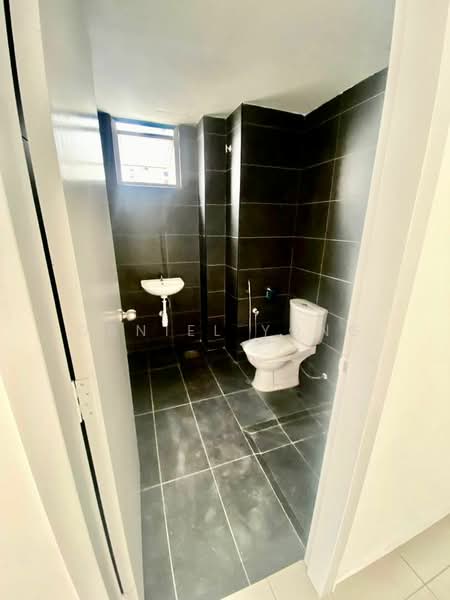 Service Residence for Sale at Midas @ Seri Alam - Daniel Yong - Bathroom - PropertyGuru.com.my