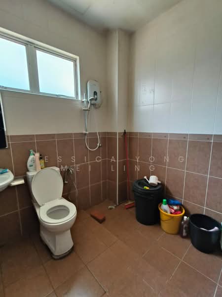 Rumah Berkembar untuk Dijual di Shah Alam (Selangor) - Jessica Yong Mei Ling - Bathroom - PropertyGuru.com.my
