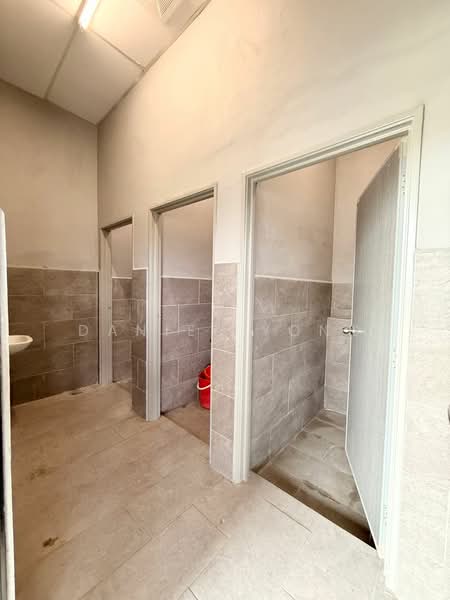 Cluster Factory for Rent in Taman Desa Jaya (Johor Bahru) - Daniel Yong - Bathroom - PropertyGuru.com.my