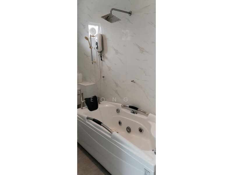 Rumah Teres 2 Tingkat untuk Disewa di Teluk Kumbar (Penang) - Leong . - Bathroom - PropertyGuru.com.my