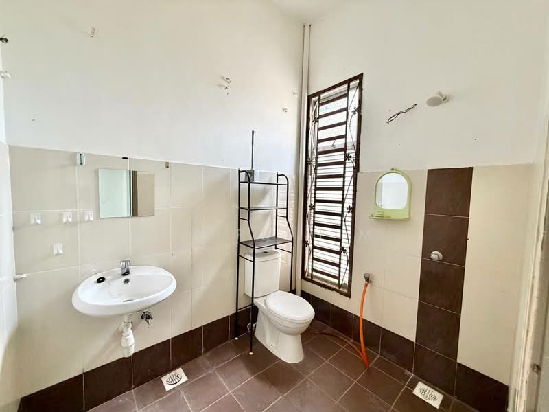 Residential Land for Sale in Sepang (Selangor) - Azizirrahim . - Bathroom - PropertyGuru.com.my