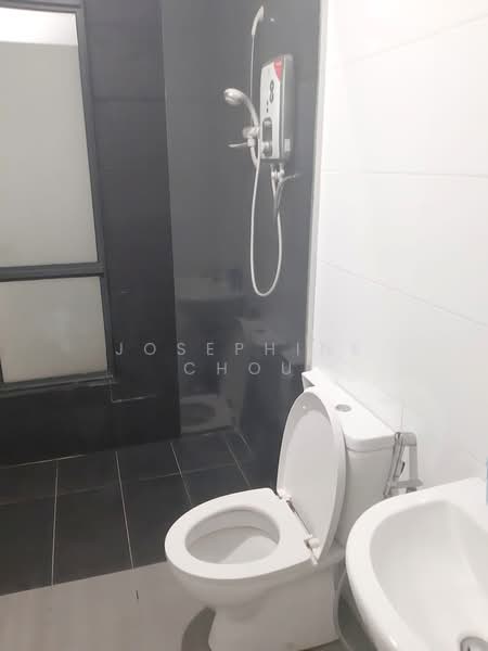Servis Apartment untuk Disewa di Utropolis Suites 1 - Josephine Chou - Bathroom - PropertyGuru.com.my