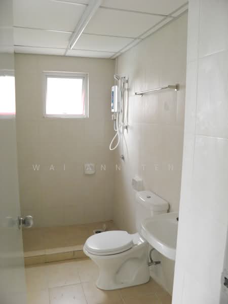 Servis Apartment untuk Dijual di Main Place Residence - Wai Ann Teng - Bathroom - PropertyGuru.com.my