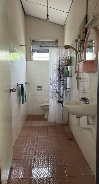Rumah Berkembar untuk Dijual di Island Glades (Jelutong) - Elynne Leong - Bathroom - PropertyGuru.com.my