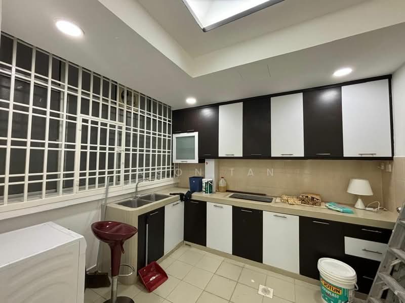Apartment for Sale at Lake View Suites - Jason Tan - Kitchen - PropertyGuru.com.my