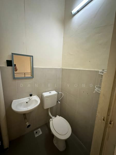 2-storey Terraced House for Sale in Taman Scientex Pasir Gudang (Pasir Gudang) - Daniel Yong - Bathroom - PropertyGuru.com.my