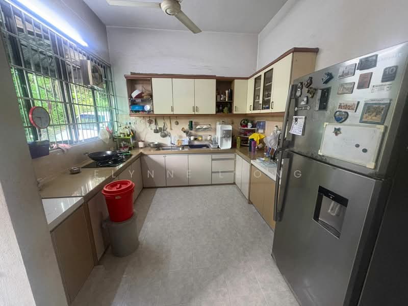 2-storey Terraced House for Sale in Island Glades (Jelutong) - Elynne Leong - Kitchen - PropertyGuru.com.my