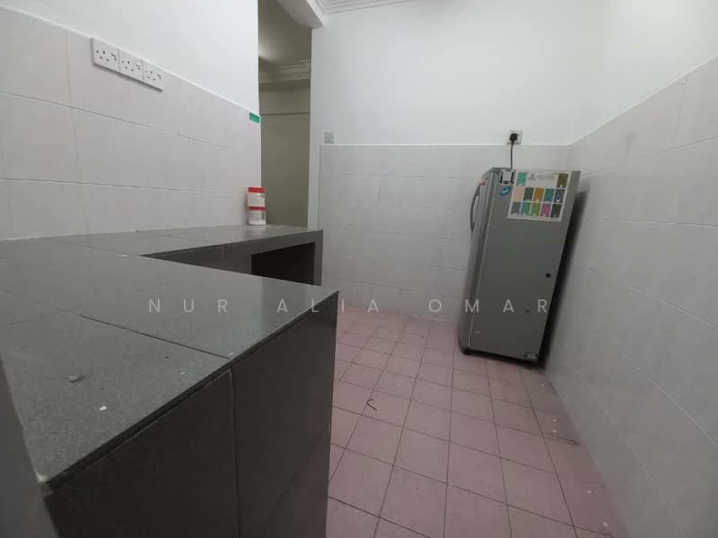 Flat for Sale at Permai Court 2 - Nur Alia Omar - Kitchen - PropertyGuru.com.my