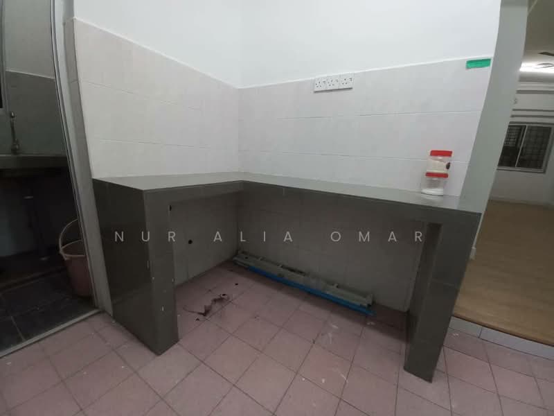 Flat for Sale at Permai Court 2 - Nur Alia Omar - Kitchen - PropertyGuru.com.my