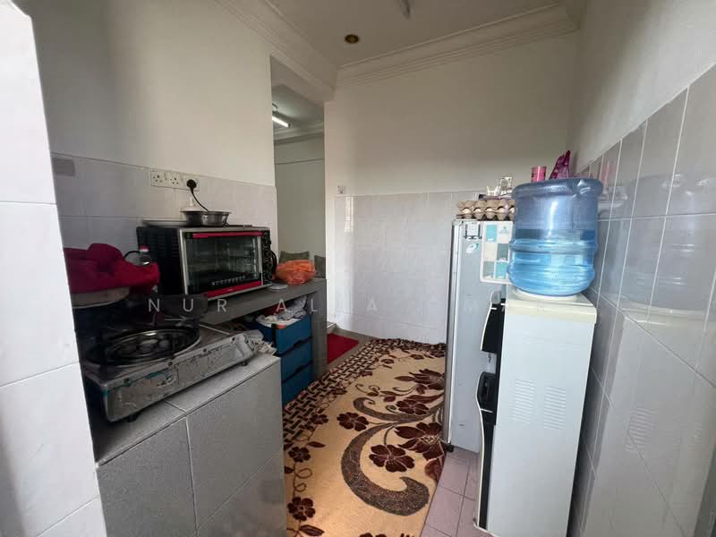 Flat for Sale at Permai Court 2 - Nur Alia Omar - Kitchen - PropertyGuru.com.my