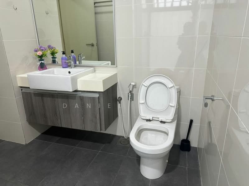 Service Residence for Sale at Southkey Mosaic - Daniel Yong - Bathroom - PropertyGuru.com.my