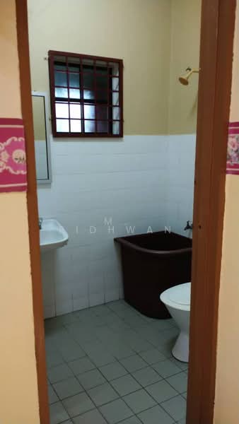 Rumah Teres untuk Dijual di Taman Banting Baru (Banting) - M. Ridhwan - Bathroom - PropertyGuru.com.my