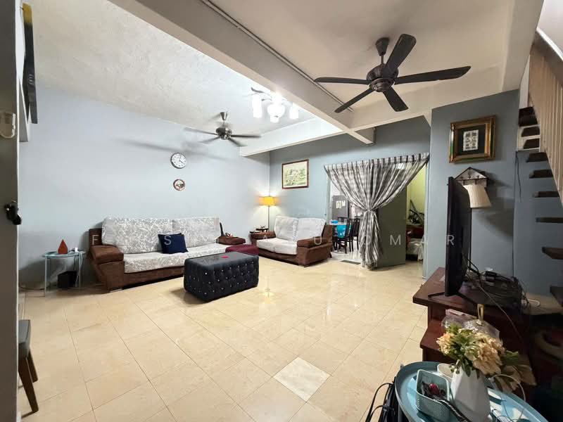 Rumah Teres 2 Tingkat untuk Dijual di Taman Melati (Setapak) - Faisal Abu Omar - Living Room - PropertyGuru.com.my
