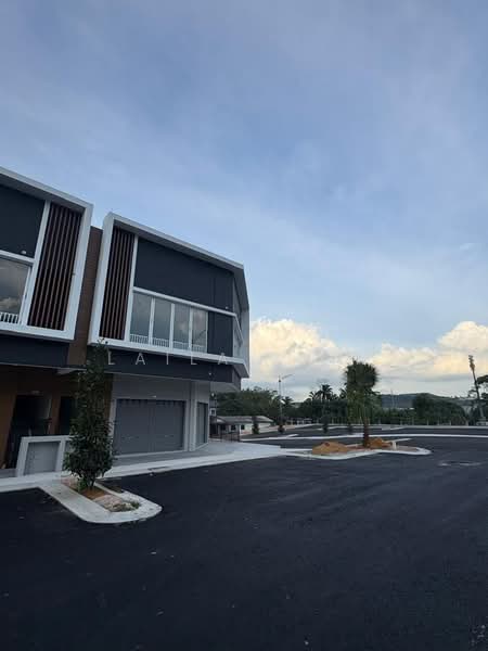 Shop / Office for Rent in Bandar Serenia (Dengkil) - Laila Zain - Exterior - PropertyGuru.com.my