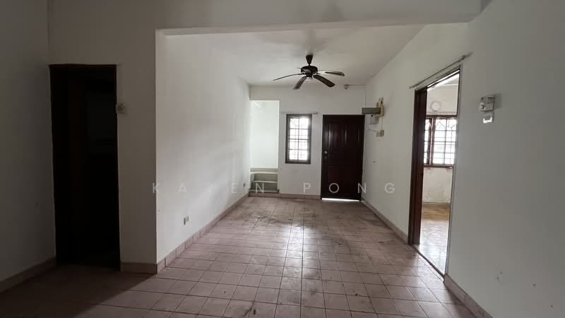 2.5-storey Terraced House for Sale in Kota Damansara (Selangor) - Karen Pong - Living Room - PropertyGuru.com.my