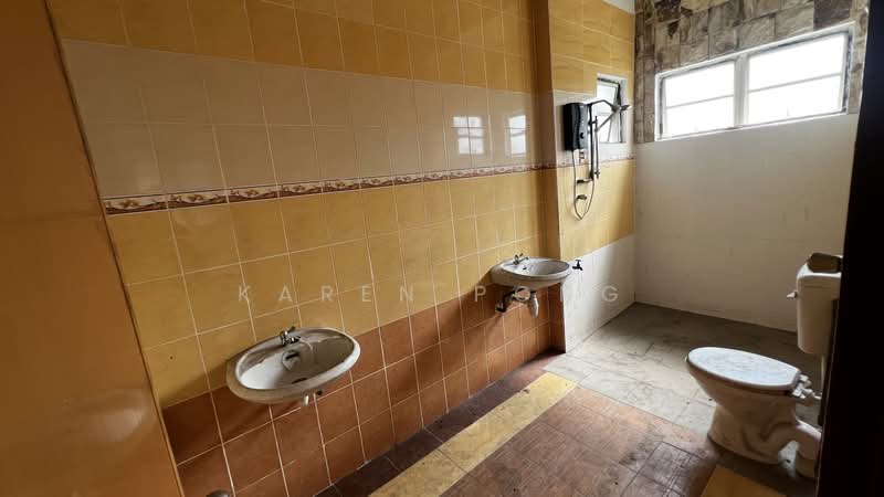 2.5-storey Terraced House for Sale in Kota Damansara (Selangor) - Karen Pong - Bathroom - PropertyGuru.com.my