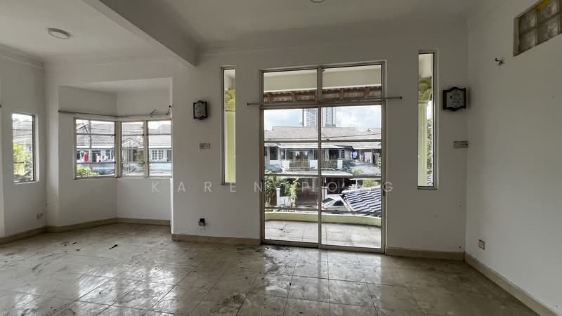 2.5-storey Terraced House for Sale in Kota Damansara (Selangor) - Karen Pong - Living Room - PropertyGuru.com.my