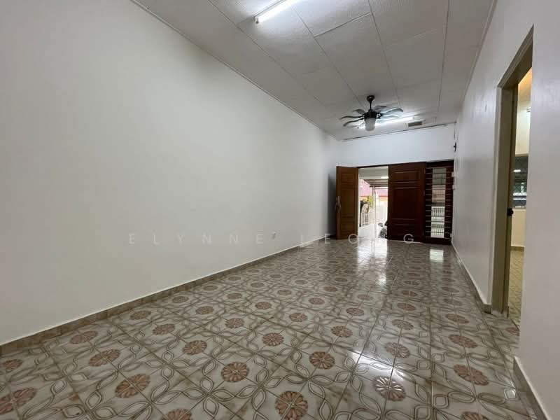 1-storey Terraced House for Sale in Island Glades (Jelutong) - Elynne Leong - Living Room - PropertyGuru.com.my