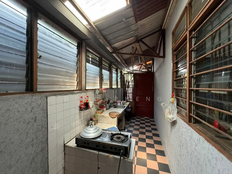 Rumah Berkembar untuk Dijual di Taman Mgbm (Bachang) - Vinc Pheng - Kitchen - PropertyGuru.com.my