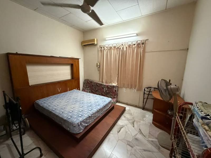 Rumah Berkembar untuk Dijual di Taman Mgbm (Bachang) - Vinc Pheng - Bedroom - PropertyGuru.com.my