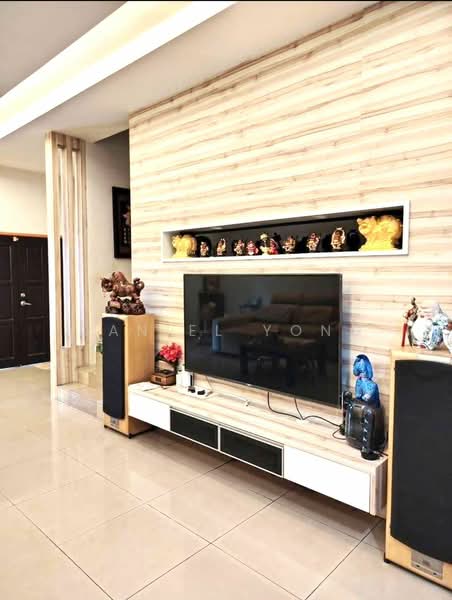 2-storey Terraced House for Sale in Taman Ehsan Jaya (Ulu Tiram) - Daniel Yong - Living Room - PropertyGuru.com.my
