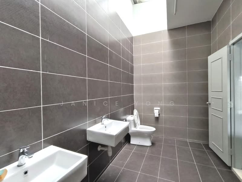 2-storey Terraced House for Rent in Bandar Indahpura (Kulai) - Janice Yong - Bathroom - PropertyGuru.com.my
