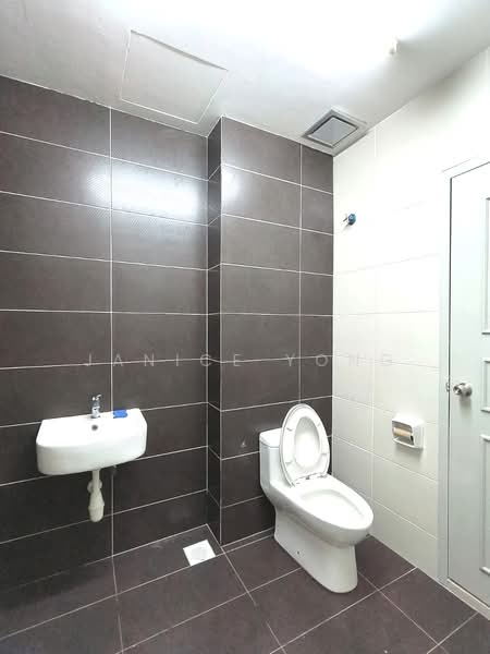 2-storey Terraced House for Rent in Bandar Indahpura (Kulai) - Janice Yong - Bathroom - PropertyGuru.com.my
