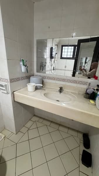 Kondominium untuk Dijual di Cyber Heights Villa - Hazeman Omar - Bathroom - PropertyGuru.com.my