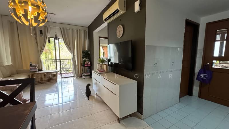 Kondominium untuk Dijual di Cyber Heights Villa - Hazeman Omar - Living Room - PropertyGuru.com.my