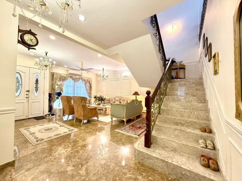 Rumah Berkembar untuk Dijual di Ukay Perdana (Ulu Kelang) - Faisal Abu Omar - Living Room - PropertyGuru.com.my