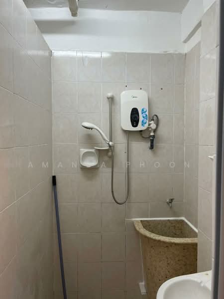 Pangsapuri untuk Dijual di Pinang Emas - Amanda Phoon - Bathroom - PropertyGuru.com.my