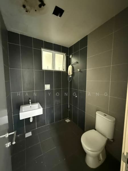 Service Residence for Sale at The Sky Executive Suites - Han Yong Ang - Bathroom - PropertyGuru.com.my