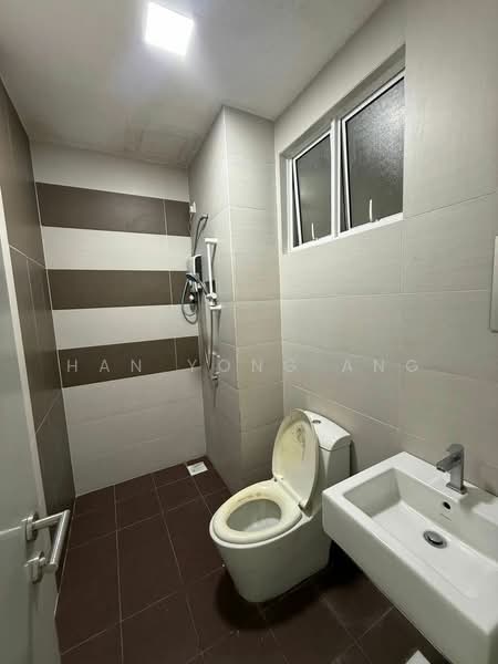 Service Residence for Sale at The Sky Executive Suites - Han Yong Ang - Bathroom - PropertyGuru.com.my