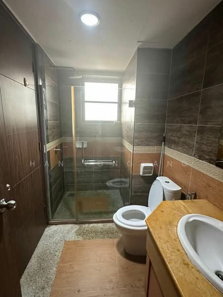 Condominium for Sale at The Straits View Condominium - Han Yong Ang - Bathroom - PropertyGuru.com.my