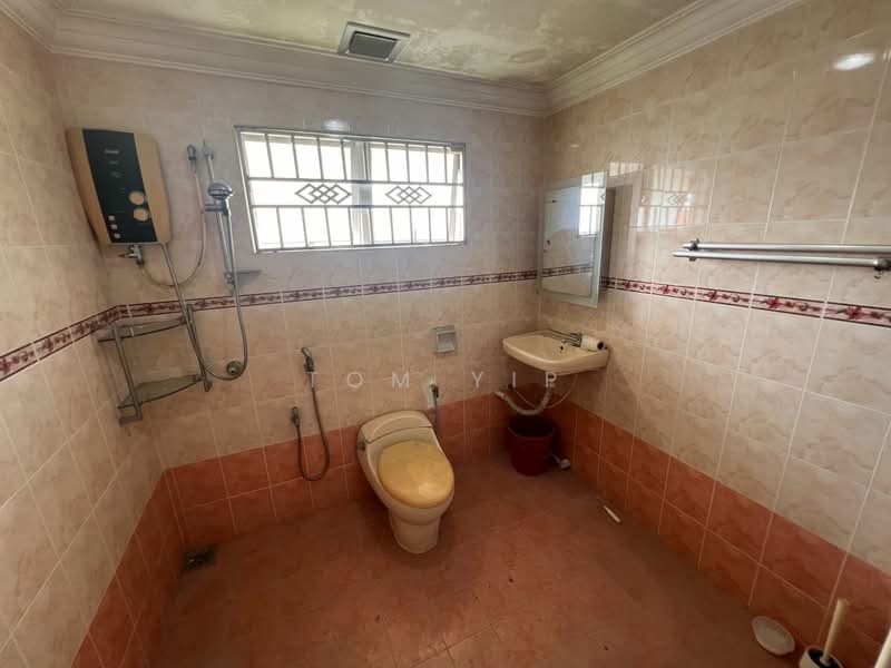 Rumah Teres 2 Tingkat untuk Dijual di Taman Desa Mas (Rawang) - Tom Yip - Bathroom - PropertyGuru.com.my