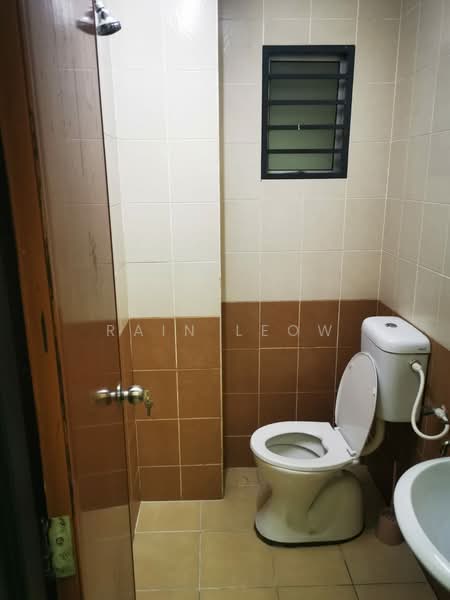 Pangsapuri untuk Disewa di Suria Court - Rain Leow - Bathroom - PropertyGuru.com.my