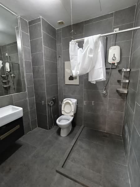 Servis Apartment untuk Dijual di Empire Damansara - Tom Lee - Bathroom - PropertyGuru.com.my