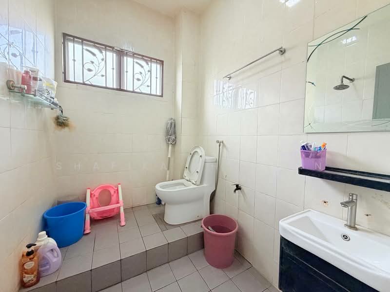 Semi-Detached House for Sale in Taman Meru Harapan (Kapar) - Shafika Shahidin - Bathroom - PropertyGuru.com.my