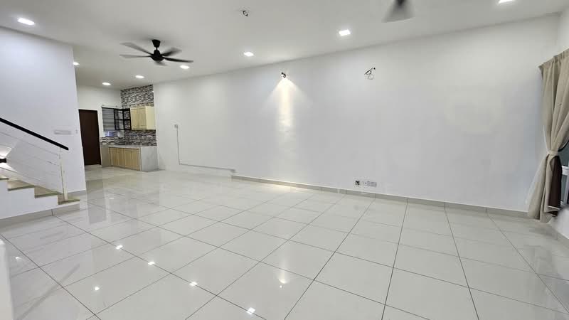 Rumah Teres untuk Disewa di Bandar Rinching (Semenyih) - Sunnie Yee - Living Room - PropertyGuru.com.my
