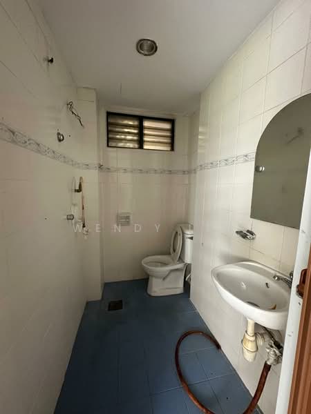 Flat for Sale at Bandar Tasik Selatan (Low Cost) - Wendy Lee - Bathroom 1 - PropertyGuru.com.my