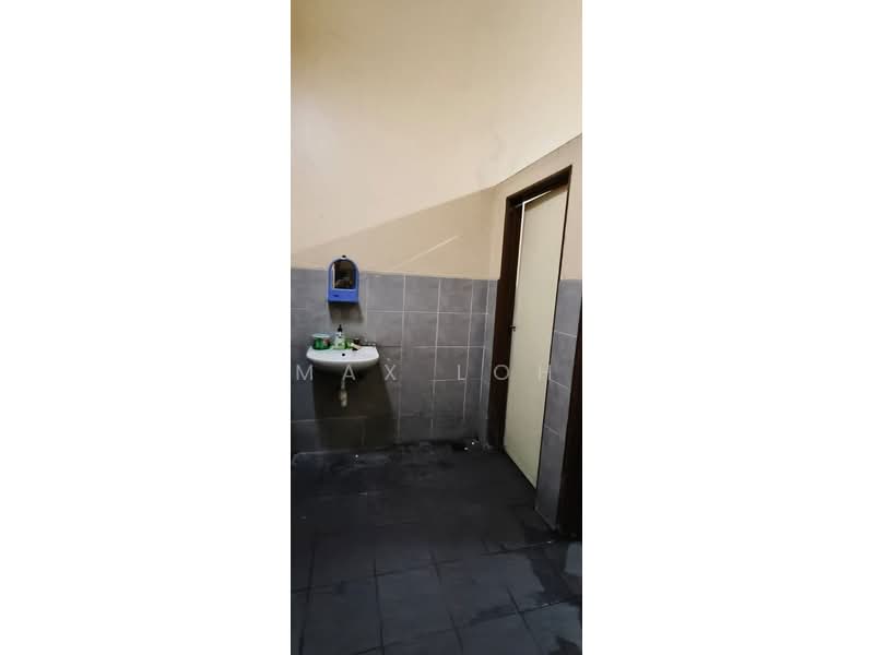 Kilang untuk Disewa di Taman Perindustrian Senai (Senai) - Max Loh - Bathroom - PropertyGuru.com.my